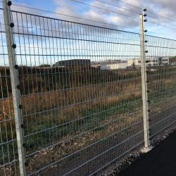 Stängsel för industriverksamhet.